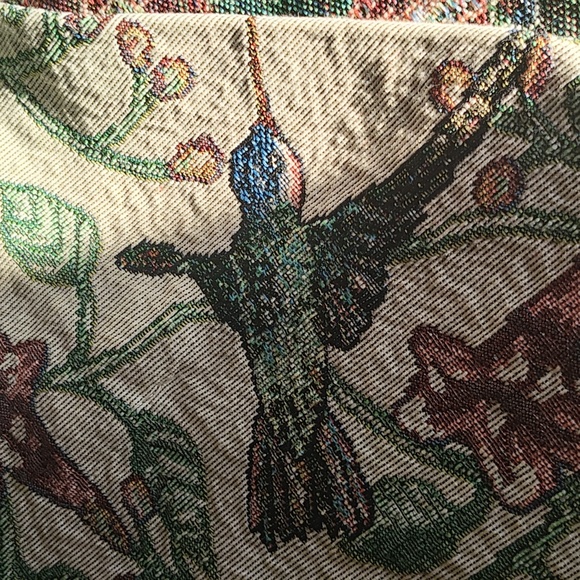 HUMMINGBIRD TABLE RUNNER - Picture 3 of 7
